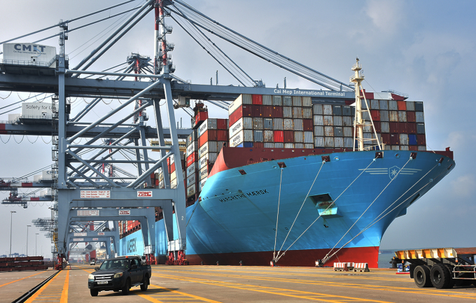 Một tàu container trọng tải hơn 214.000 tấn cập Cảng quốc tế Cái Mép hồi cuối tháng 10/2020. Ảnh: Trường Hà.